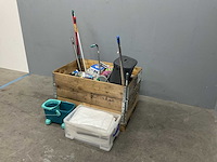 Pallet met partij schoonmaakmiddelen - afbeelding 1 van  8