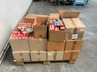 Pallet met pluggen - afbeelding 1 van  6