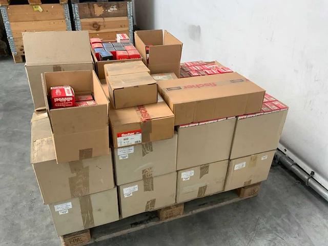 Pallet met pluggen - afbeelding 5 van  6