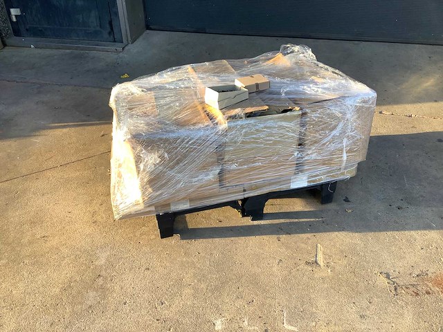 Pallet met punaises - afbeelding 2 van  3