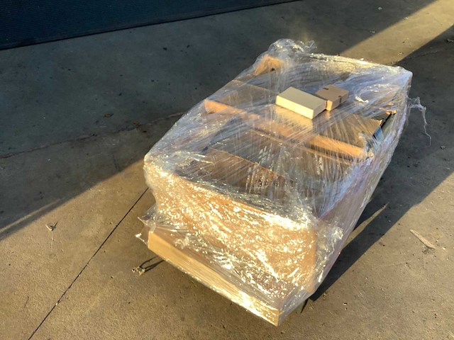 Pallet met punaises - afbeelding 3 van  3