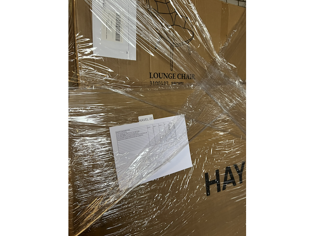 Pallet met retouren , hay en white label living - afbeelding 6 van  7