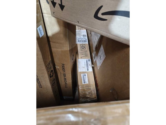 Pallet met retouren - afbeelding 3 van  8