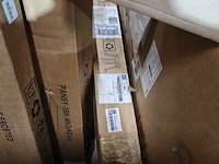 Pallet met retouren - afbeelding 3 van  8