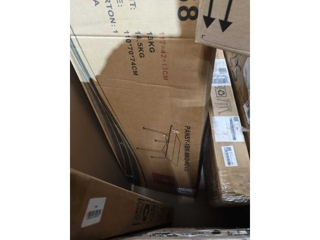 Pallet met retouren - afbeelding 4 van  8