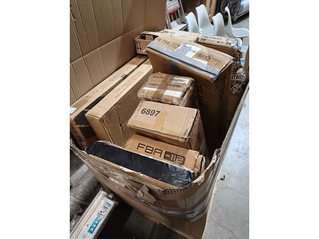 Pallet met retouren - afbeelding 8 van  8