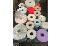 Pallet met rollen badmatten - afbeelding 2 van  5