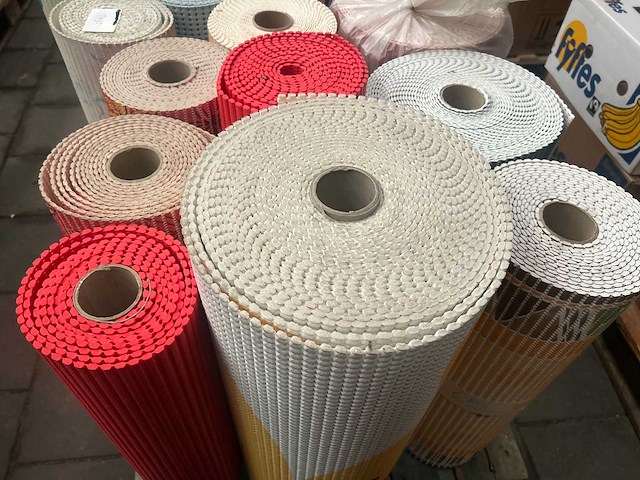 Pallet met rollen badmatten - afbeelding 5 van  5