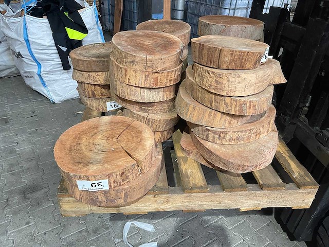 Pallet met rosewood schijven, diverse maten (32x) - afbeelding 2 van  3