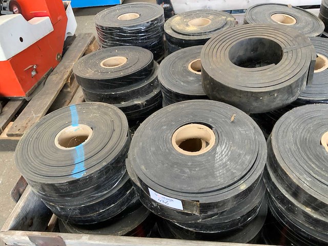 Pallet met rubber rollen - afbeelding 3 van  3