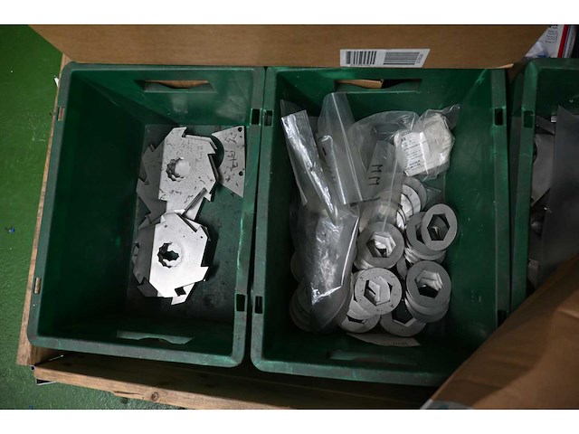Pallet met (rvs) installatiematerialen en machine toebehoren - afbeelding 6 van  7