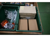 Pallet met (rvs) installatiematerialen - afbeelding 7 van  9