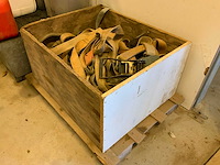 Pallet met spanbanden - afbeelding 1 van  4