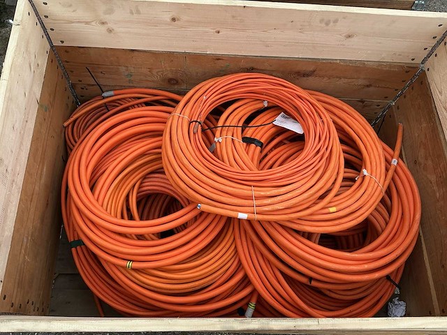 Pallet met stroomkabels - afbeelding 3 van  6
