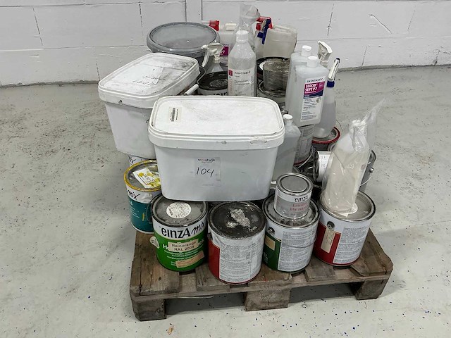 Pallet met verf - afbeelding 1 van  4