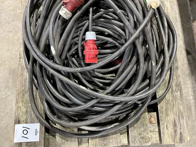 Pallet met verlengsnoeren - afbeelding 3 van  4