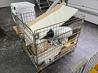 Pallet met verschillende bootonderdelen fenders en kussens - afbeelding 3 van  3