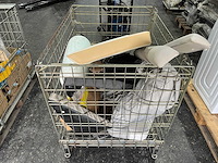 Pallet met verschillende bootonderdelen fenders en kussens - afbeelding 2 van  3