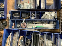Pallet met zware kettingtakel en diversen - afbeelding 5 van  5