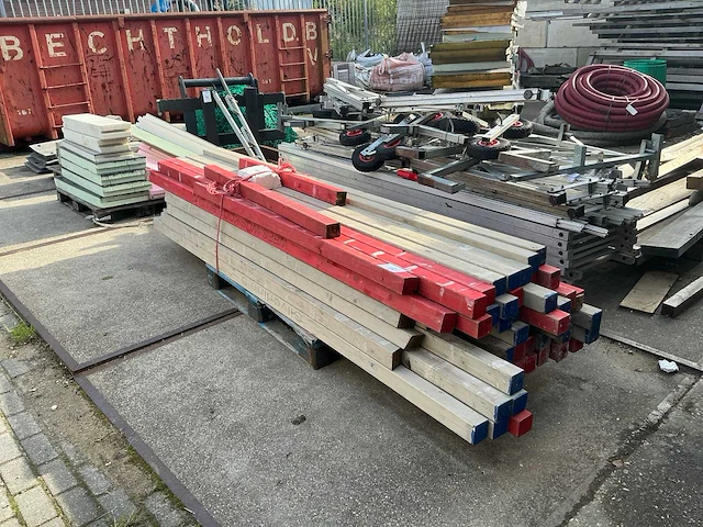 Pallet metselprofielen - afbeelding 1 van  3