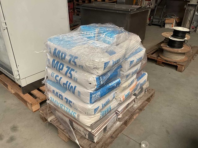 Pallet mp75 machine spuitgips - afbeelding 1 van  2