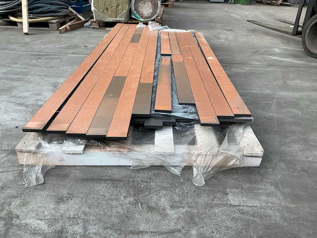 Pallet multiplex stroken - afbeelding 1 van  1