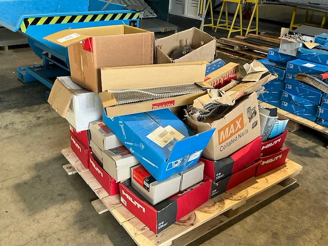 Pallet nagels, schroefbanden en divers bevestingsmateriaal - afbeelding 12 van  20