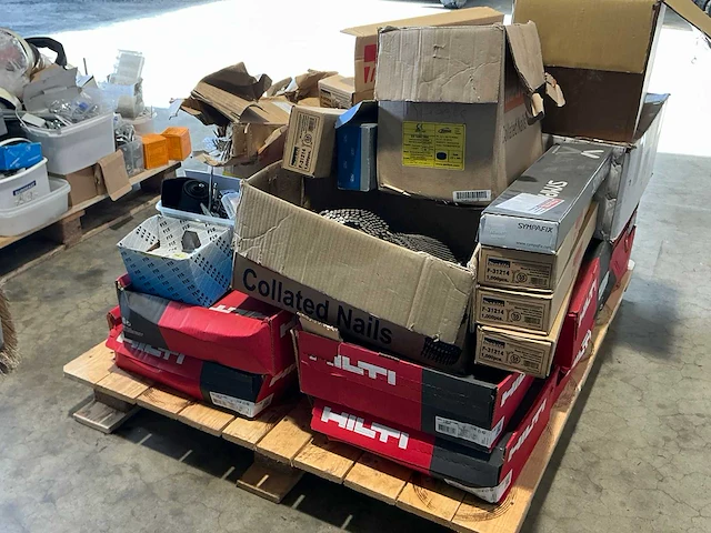 Pallet nagels, schroefbanden en divers bevestingsmateriaal - afbeelding 16 van  20