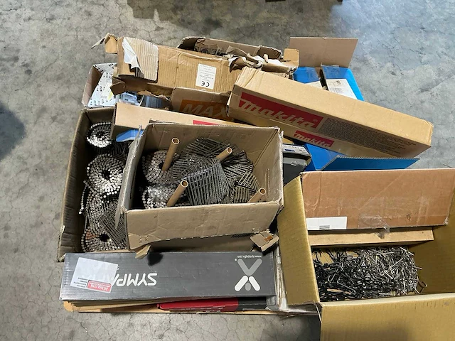 Pallet nagels, schroefbanden en divers bevestingsmateriaal - afbeelding 17 van  20