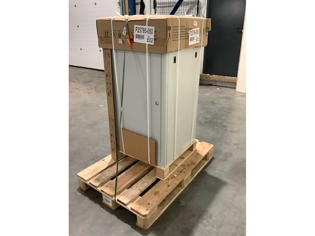 Pallet noodstroomvoorzieningen - retourgoederen - 1 items - afbeelding 3 van  7