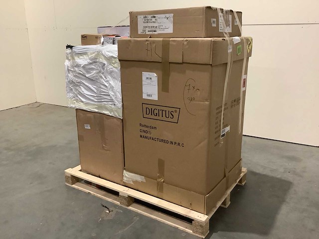 Pallet noodstroomvoorzieningen - retourgoederen - 10 items - afbeelding 1 van  6