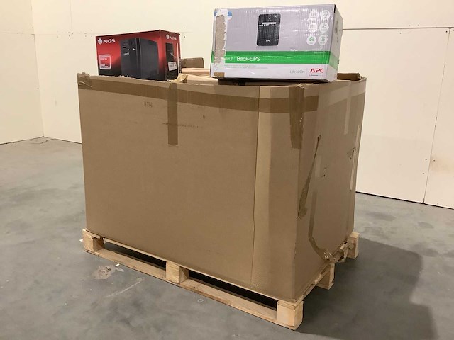 Pallet noodstroomvoorzieningen - retourgoederen - 12 items - afbeelding 1 van  6