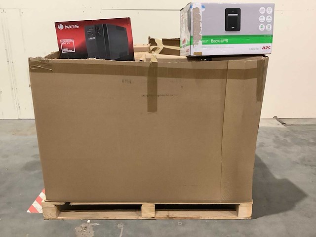 Pallet noodstroomvoorzieningen - retourgoederen - 12 items - afbeelding 2 van  6