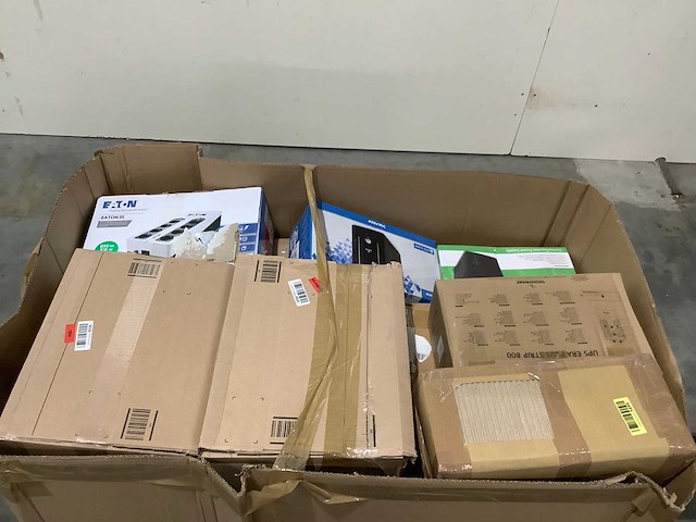 Pallet noodstroomvoorzieningen - retourgoederen - 15 items - afbeelding 4 van  6