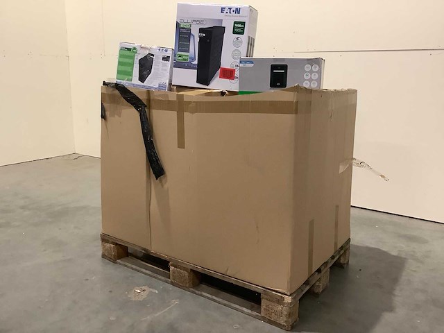 Pallet noodstroomvoorzieningen - retourgoederen - 17 items - afbeelding 1 van  6