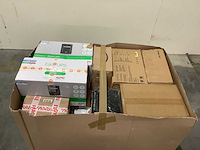 Pallet noodstroomvoorzieningen - retourgoederen - 18 items - afbeelding 5 van  6