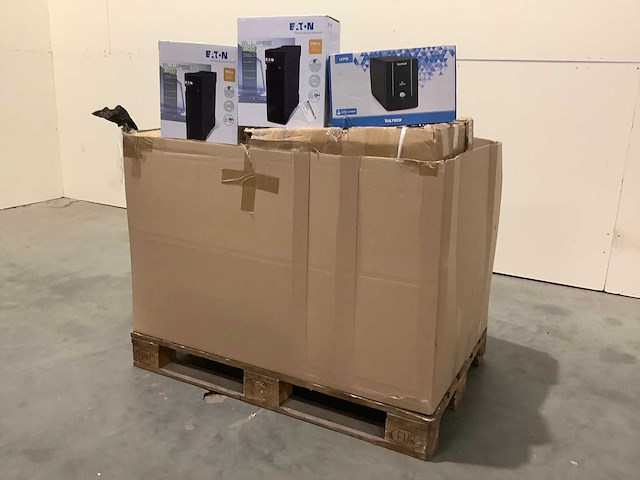 Pallet noodstroomvoorzieningen - retourgoederen - 18 items - afbeelding 1 van  6