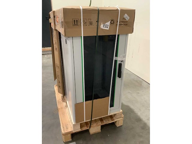 Pallet noodstroomvoorzieningen - retourgoederen - 2 items - afbeelding 3 van  7