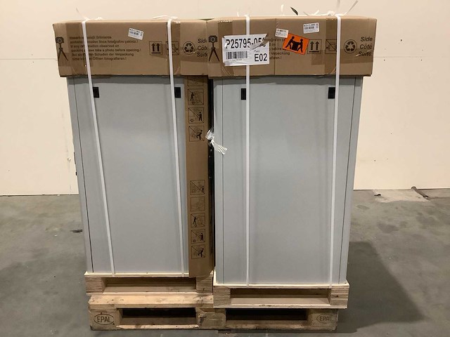 Pallet noodstroomvoorzieningen - retourgoederen - 2 items - afbeelding 2 van  7