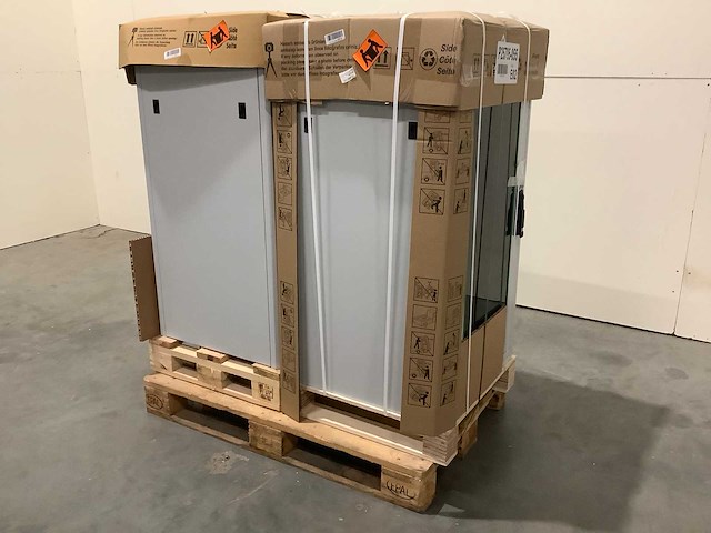 Pallet noodstroomvoorzieningen - retourgoederen - 2 items - afbeelding 1 van  7