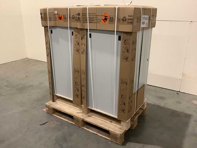 Pallet noodstroomvoorzieningen - retourgoederen - 2 items - afbeelding 1 van  7