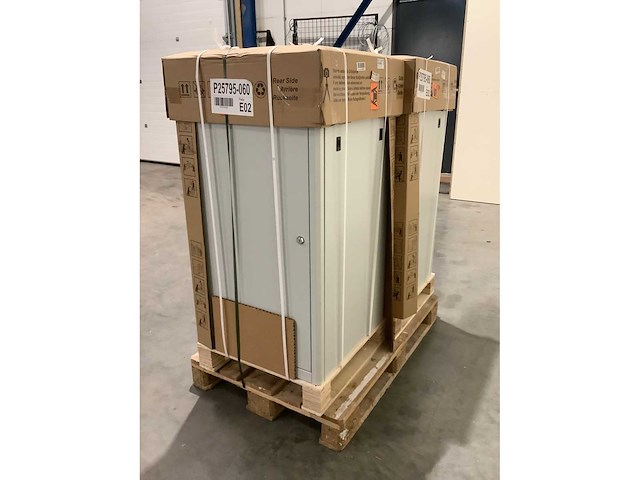 Pallet noodstroomvoorzieningen - retourgoederen - 2 items - afbeelding 3 van  7