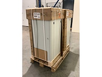 Pallet noodstroomvoorzieningen - retourgoederen - 2 items - afbeelding 3 van  7