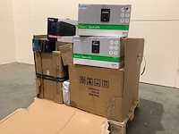 Pallet noodstroomvoorzieningen - retourgoederen - 22 items - afbeelding 1 van  7