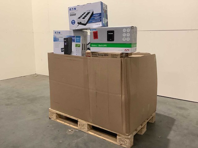 Pallet noodstroomvoorzieningen - retourgoederen - 29 items - afbeelding 1 van  6