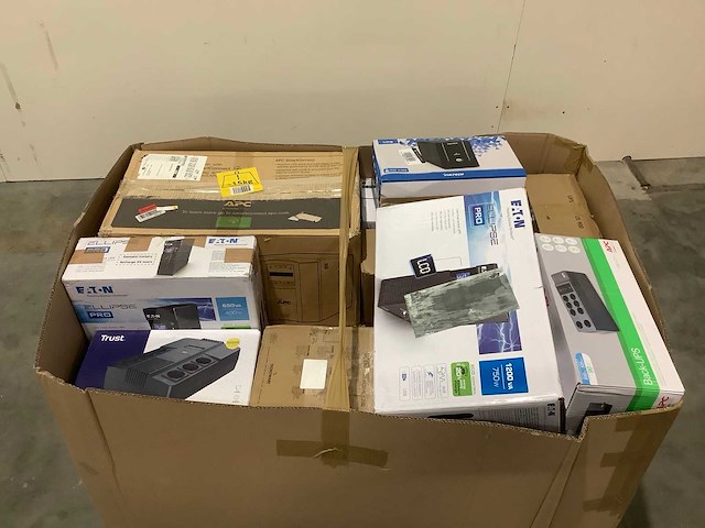 Pallet noodstroomvoorzieningen - retourgoederen - 33 items - afbeelding 5 van  6