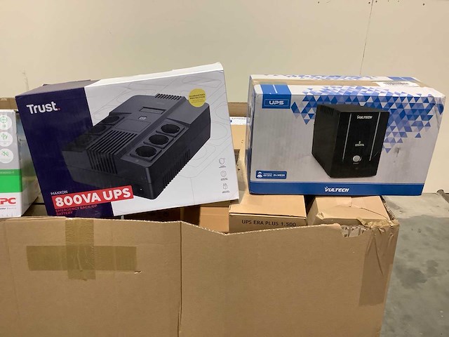 Pallet noodstroomvoorzieningen - retourgoederen - 36 items - afbeelding 3 van  6