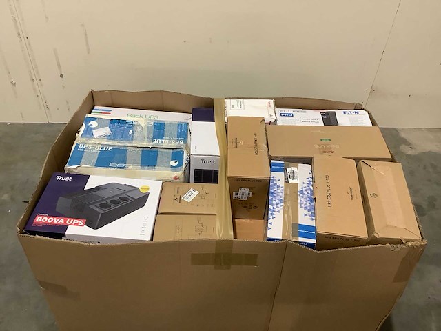 Pallet noodstroomvoorzieningen - retourgoederen - 36 items - afbeelding 5 van  6
