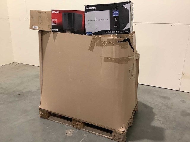 Pallet noodstroomvoorzieningen - retourgoederen - 48 items - afbeelding 1 van  6