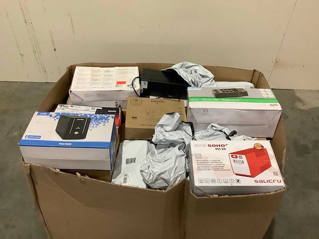 Pallet noodstroomvoorzieningen - retourgoederen - 49 items - afbeelding 5 van  6